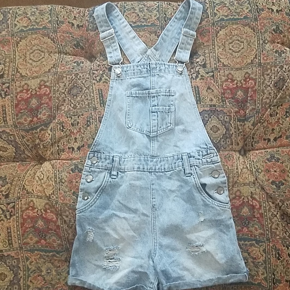 Size large juniors overall shorts